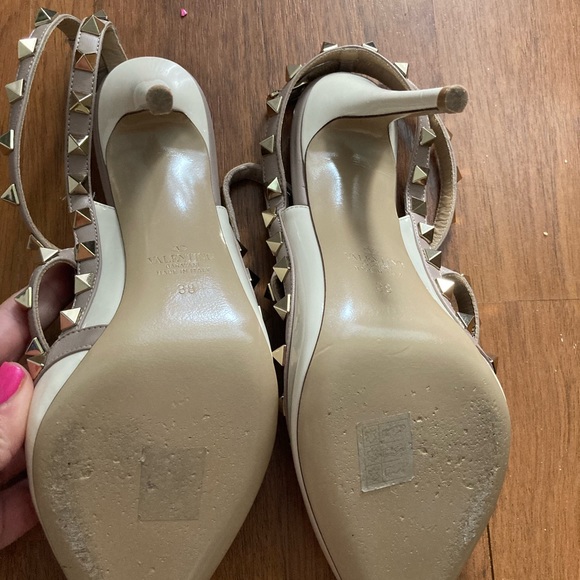 Valentino, new, patent rockstud caged pump 100mm, light ivory/Poudre - Picture 3 of 5